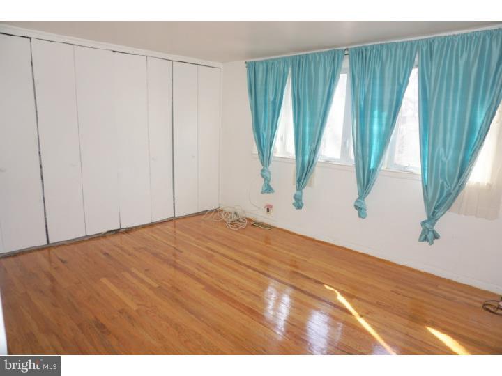 3703 West Country Club Road Philadelphia, PA 19131 - Photo 10 of 22 Master Bedroom