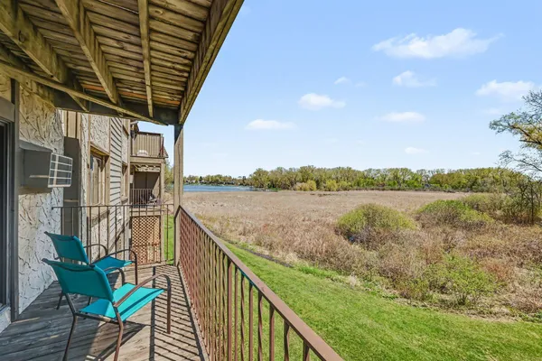 $159,500 | 1304 West Medicine Lake Drive, Unit 221, Plymouth, MN 55441