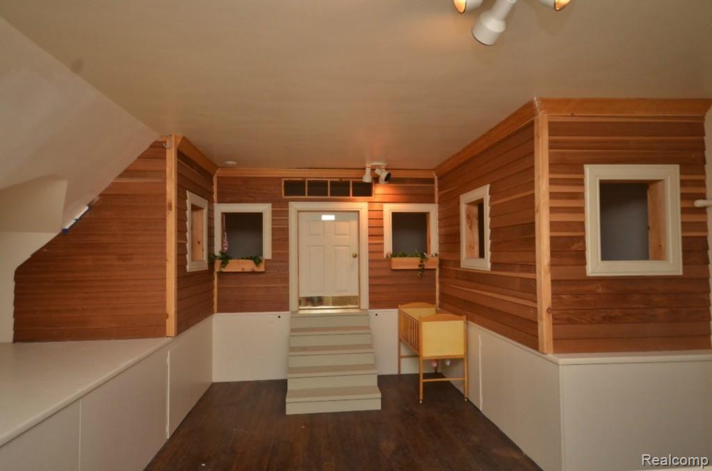 99 Lothrop Road Grosse Pointe, MI 48236 - Photo 19 of 28 3rd floor playhouse.jpg