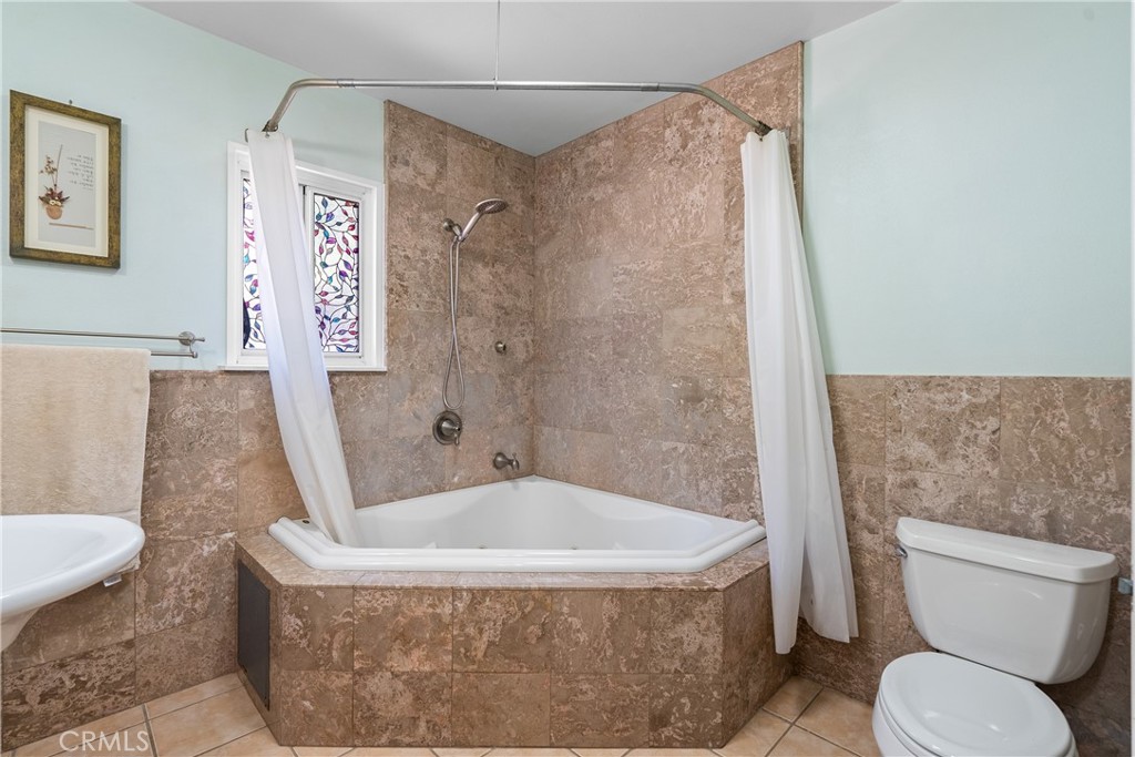 3388 Ramona Road Atascadero, CA 93422 - Photo 24 of 55 The main bathroom has a large, jetted tub and shower combination.