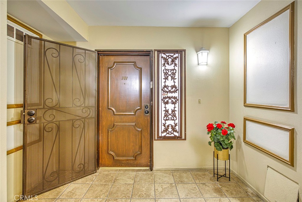 1325 Valley View Road, Unit 301 Glendale, CA 91202 - Photo 6 of 43
