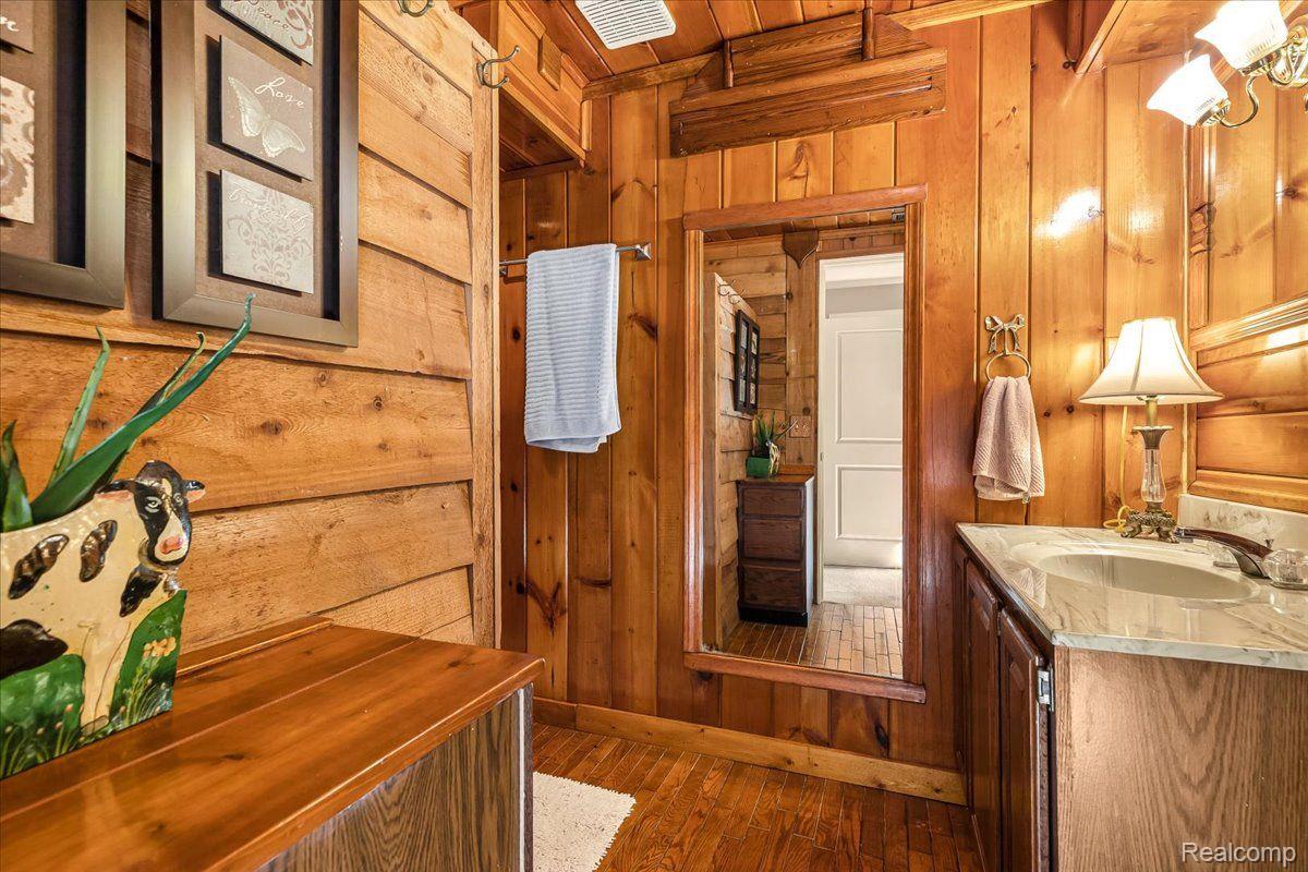 5155 Inkster Road Bloomfield Hills, MI 48302 - Photo 36 of 50 Bedroom 6 En-Suite Full Bath.
