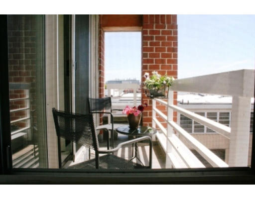 20 Chestnut Street, Unit 406 Cambridge, MA 02139 - Photo 4 of 17 a view of a balcony with chairs