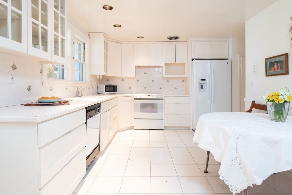 11 Alden Road Swampscott, MA 01907 - Photo 9 of 30 Gallery Image 9