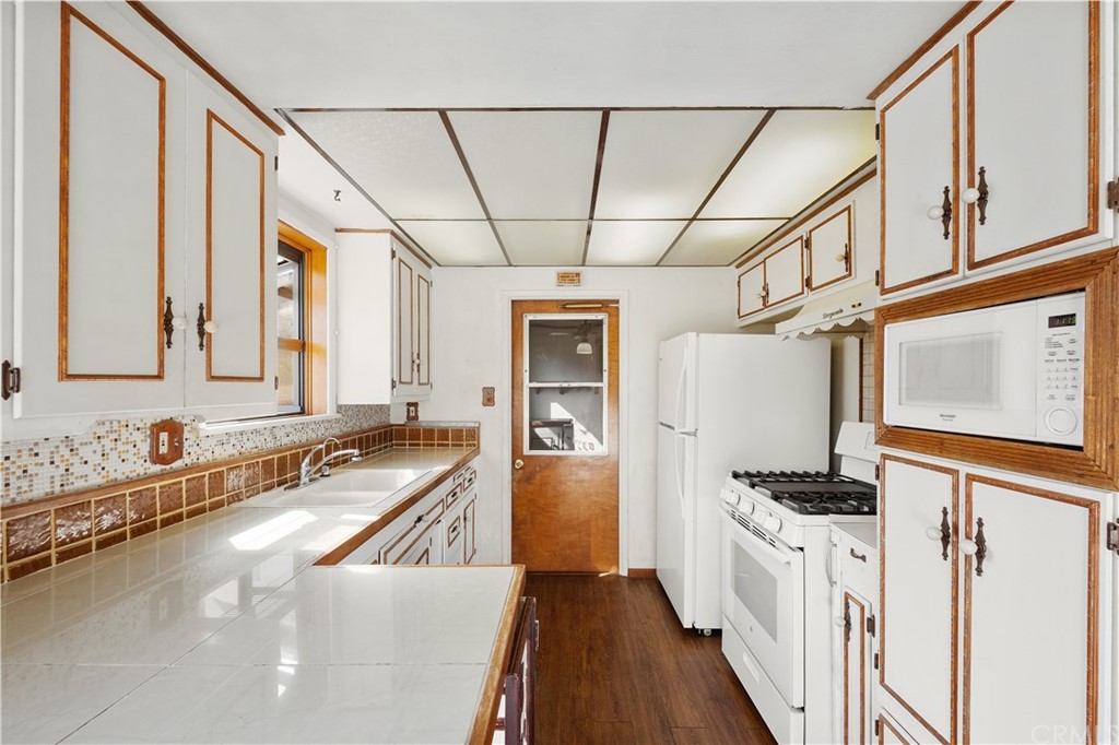 7119 Cortland Avenue Paramount, CA 90723 - Photo 12 of 30 a hallway with a large window and furniture