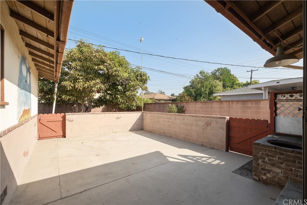 7119 Cortland Avenue Paramount, CA 90723 - Photo 26 of 30 a view of balcony with two potted plants