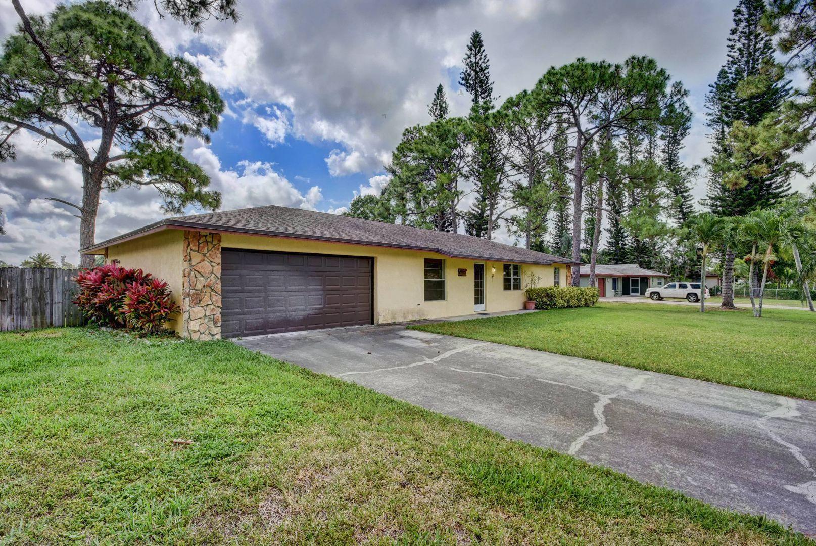 31 Barberton Road Lake Worth, FL 33467 - Photo 40 of 59 Exterior Front