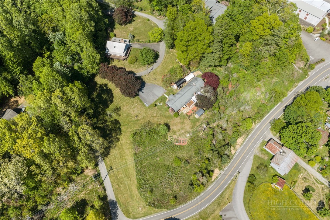 190 Benfield Road Crossnore, NC 28657 - Photo 4 of 50