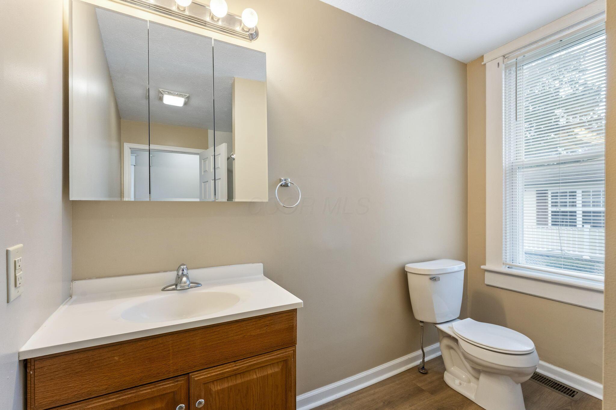 1414 Cedar Hill Road Lancaster, OH 43130 - Photo 17 of 36 Entry Level Full Bathroom