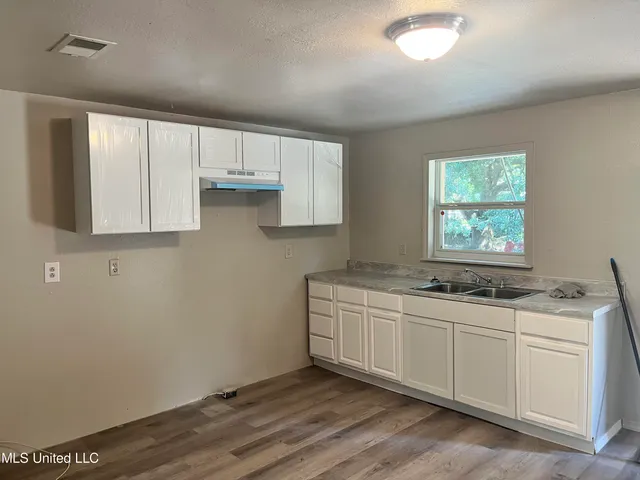 $1,300 | 3310 Ken Avenue, Pascagoula, MS 39581