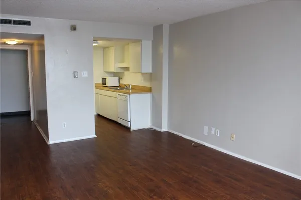 $1,495 | 1800 Lavaca Street, Unit 203, Austin, TX 78701