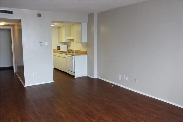 $1,495 | 1800 Lavaca Street, Unit 203, Austin, TX 78701