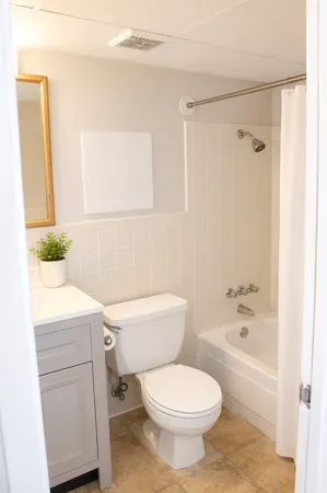 $1,275 | 1800 Lavaca Street, Unit 203, Austin, TX 78701