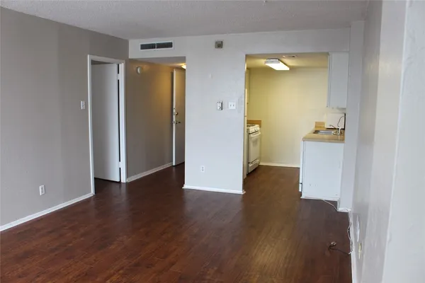 $1,495 | 1800 Lavaca Street, Unit 203, Austin, TX 78701