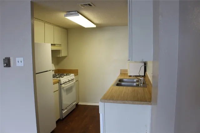 $1,495 | 1800 Lavaca Street, Unit 203, Austin, TX 78701