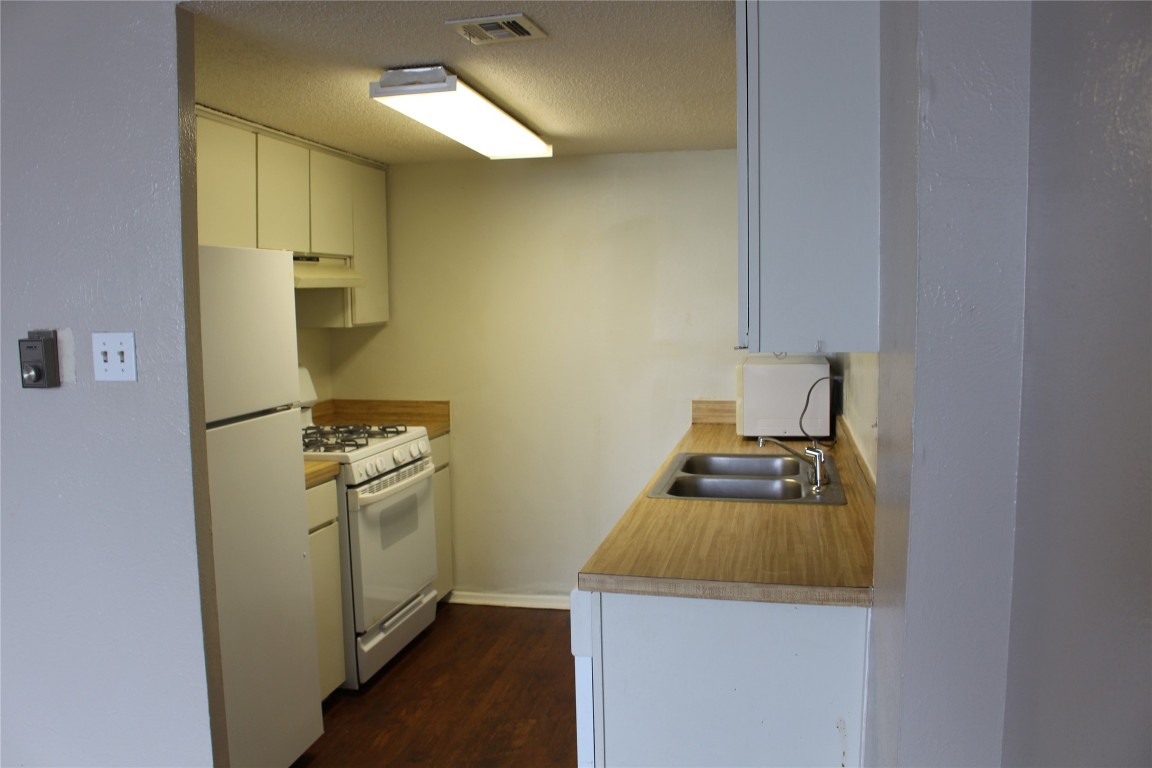 1800 Lavaca Street, Unit 203 Austin, TX 78701 - Photo 16 of 23