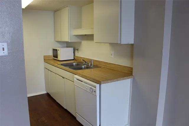 $1,495 | 1800 Lavaca Street, Unit 203, Austin, TX 78701