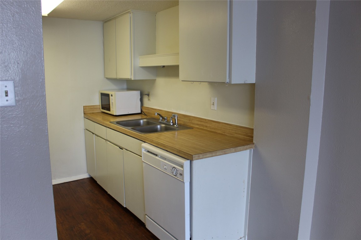 1800 Lavaca Street, Unit 203 Austin, TX 78701 - Photo 17 of 23