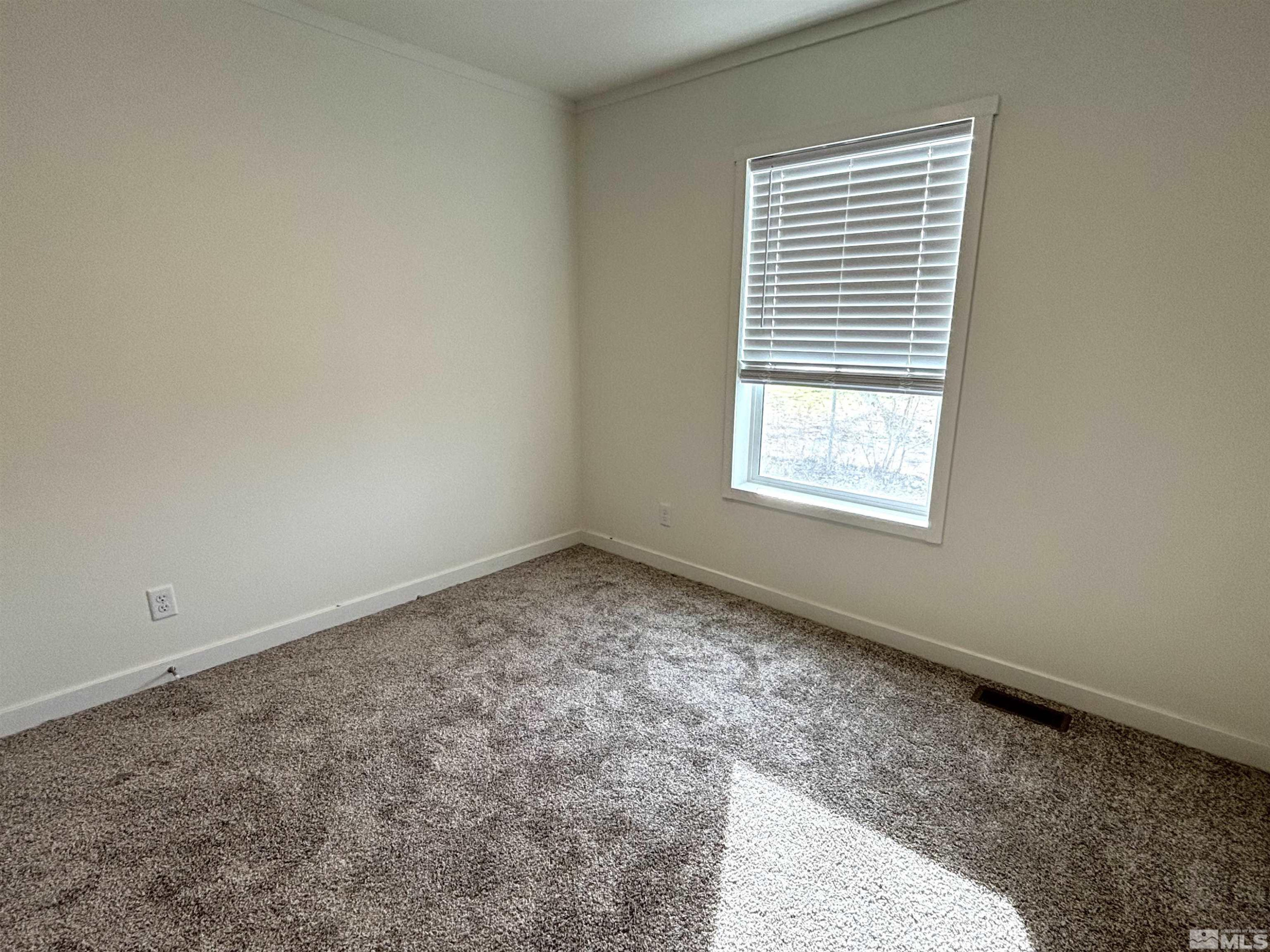 475 Camellia Way Lovelock, NV 89419 - Photo 19 of 23 an empty room with a window