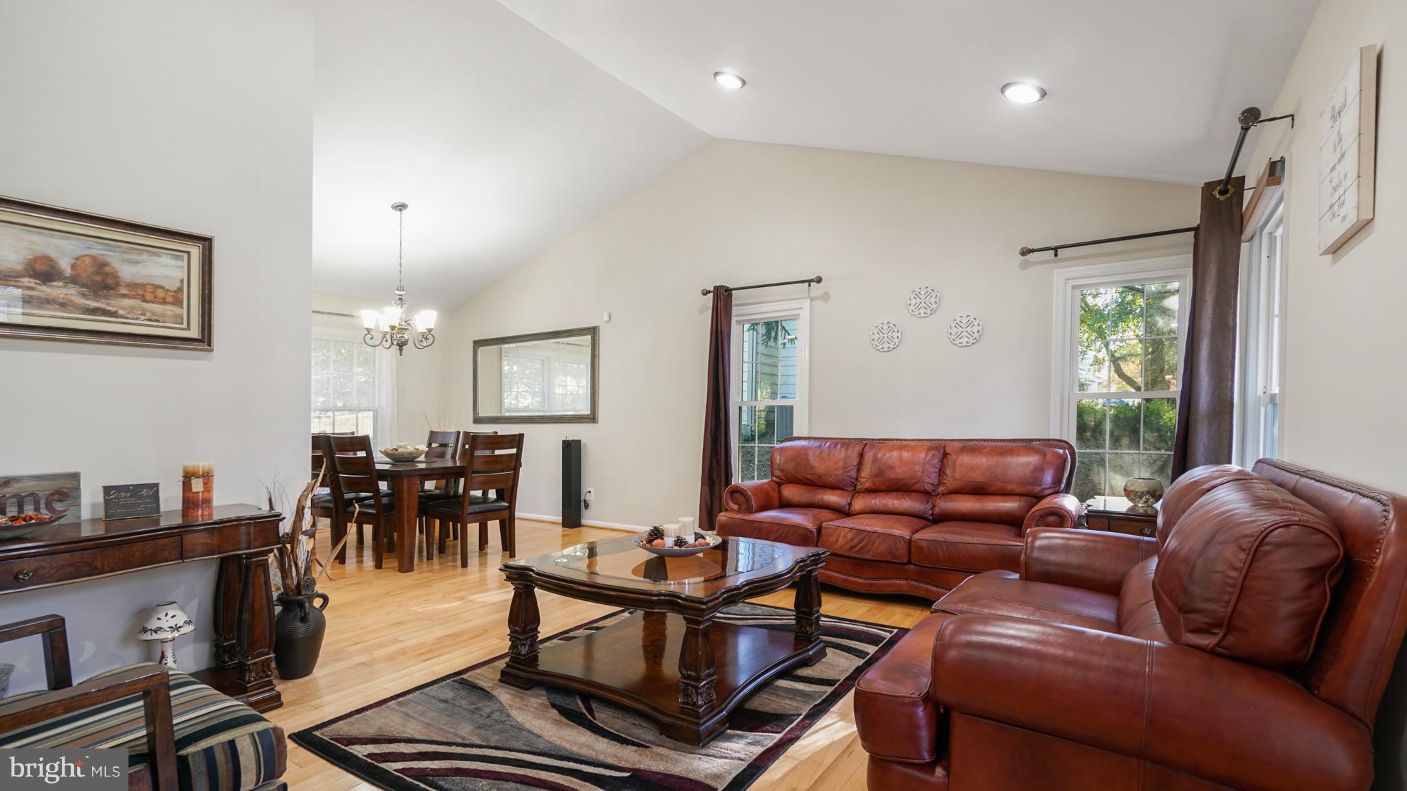 20617 Beaver Ridge Road Montgomery Village, MD 20886 - Photo 6 of 27 Living Room