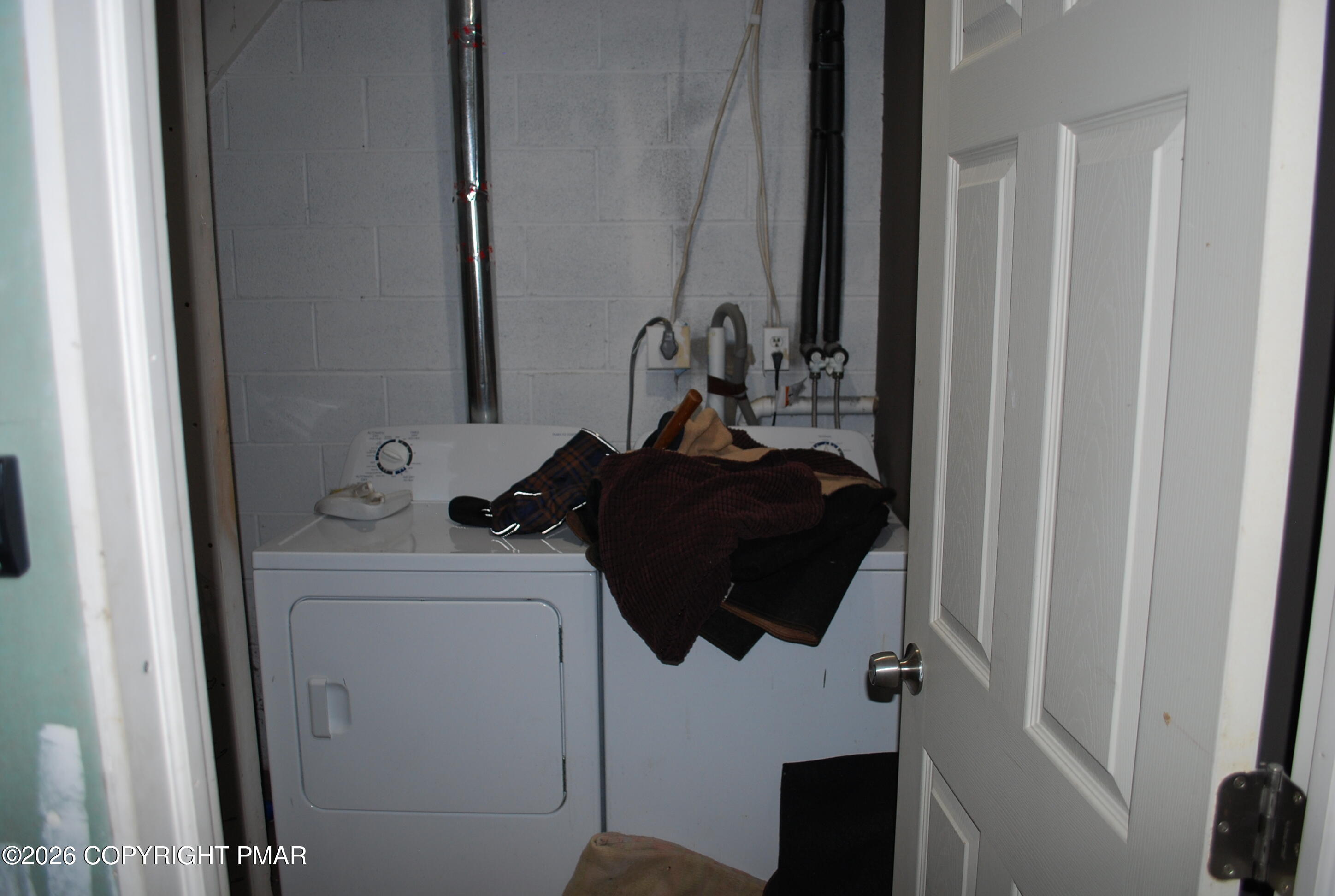 424 Saunders Drive Bushkill, PA 18324 - Photo 26 of 35 DSC_0506