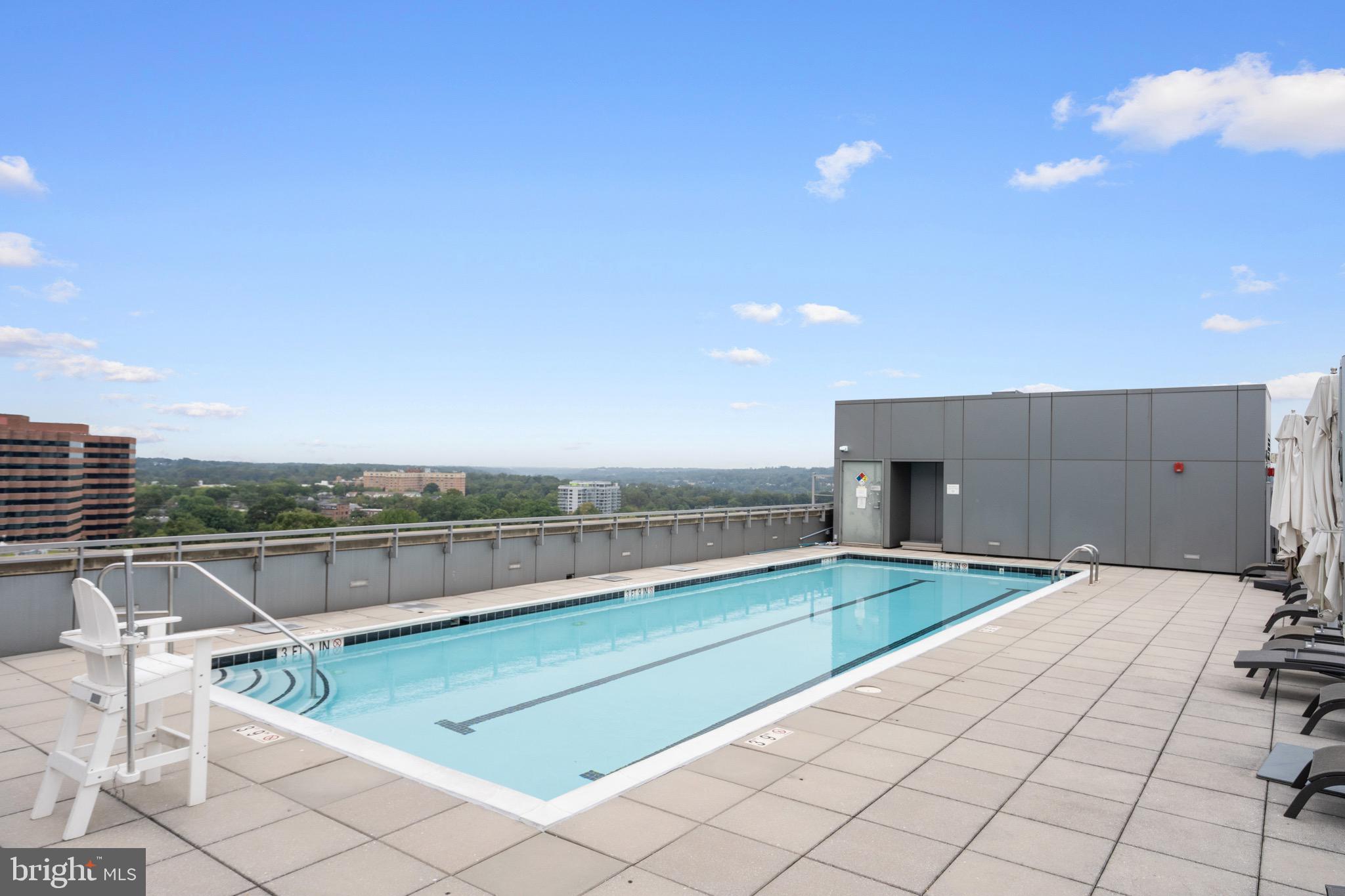 2001 15th Street North, Unit 306 Arlington, VA 22201 - Photo 41 of 56 a view of a terrace with a lounge chair