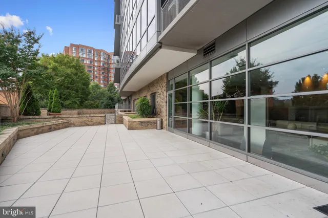 $3,700 | 2001 15th Street North, Unit 306, Arlington, VA 22201