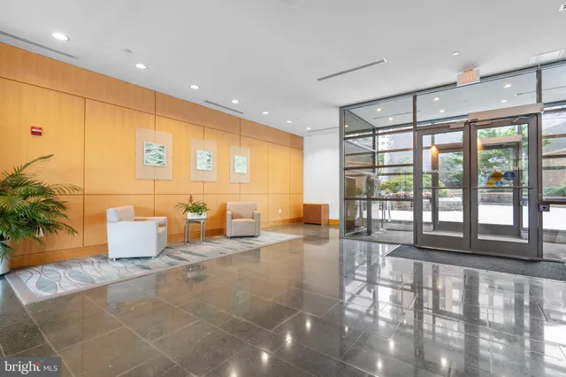 $3,700 | 2001 15th Street North, Unit 306, Arlington, VA 22201