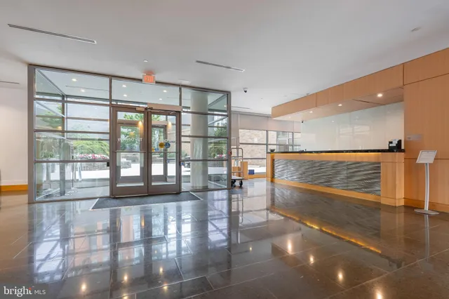 $3,700 | 2001 15th Street North, Unit 306, Arlington, VA 22201