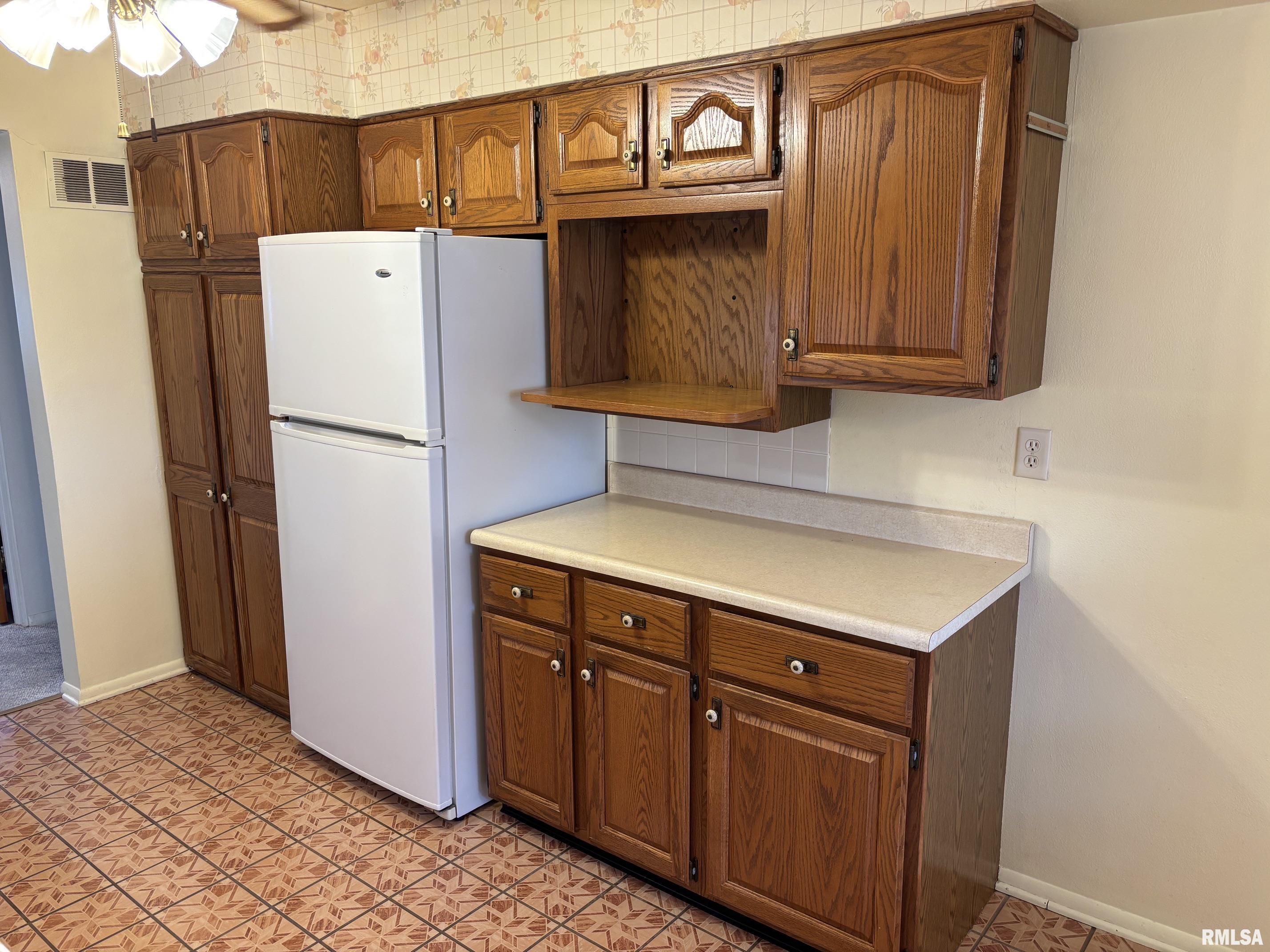 402 Sheridan Road Pekin, IL 61554 - Photo 17 of 33