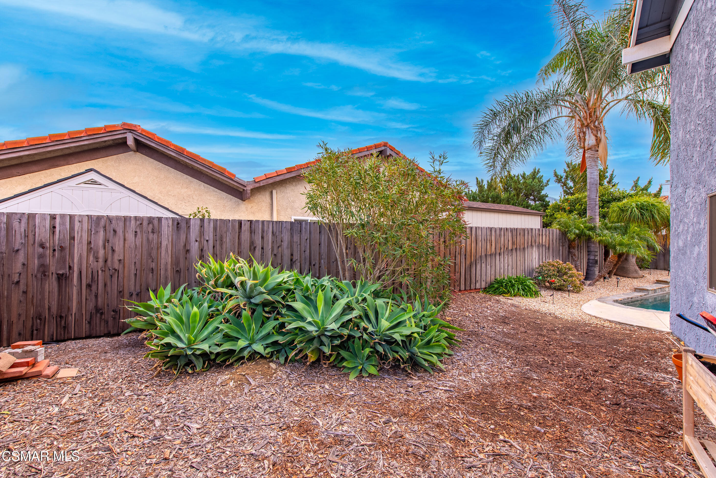 6464 Hazel Circle Simi Valley, CA 93063 - Photo 38 of 42 a backyard of a house