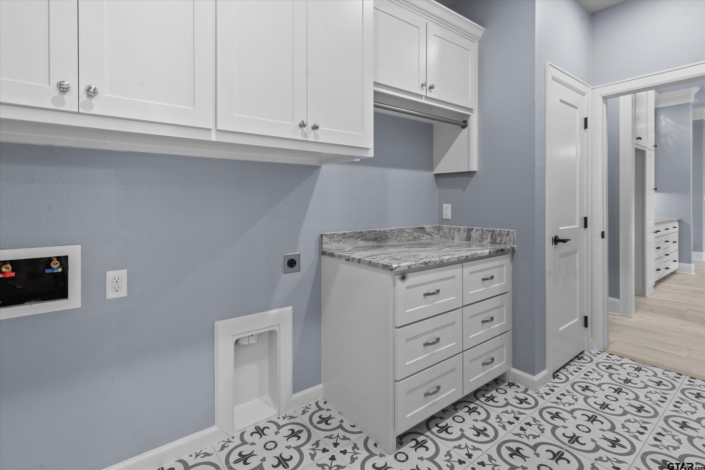 11236 Bryce Circle Flint, TX 75762 - Photo 33 of 44 a kitchen with cabinets appliances