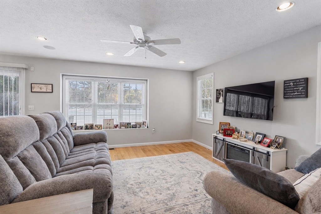 12 Meditation Lane, Unit 12 Lancaster, MA 01523 - Photo 4 of 38