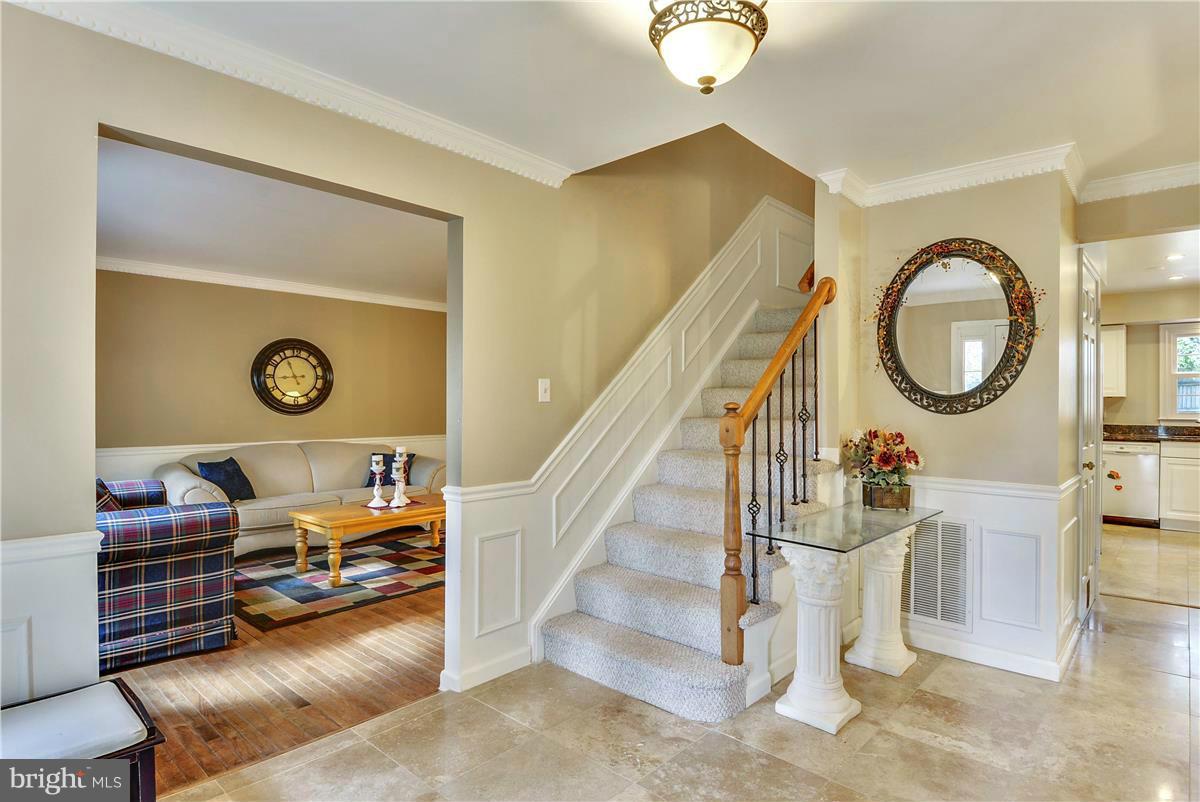 15608 Good Hope Road Silver Spring, MD 20905 - Photo 4 of 30 Interior (General)