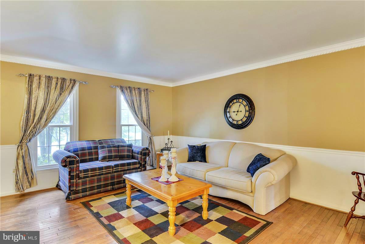 15608 Good Hope Road Silver Spring, MD 20905 - Photo 10 of 30 Living Room