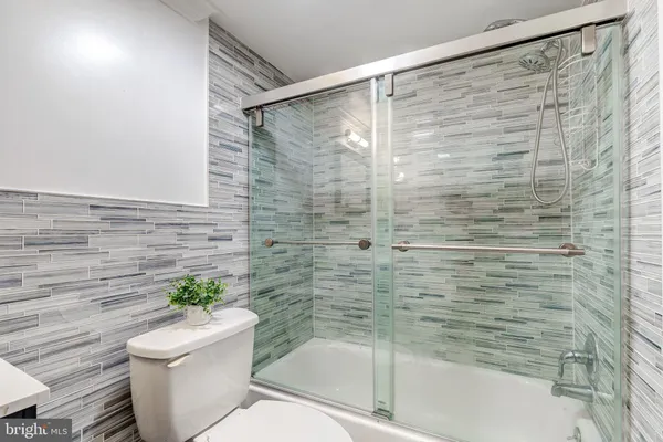 $319,999 | 517 North Armistead Street, Unit 303, Alexandria, VA 22312