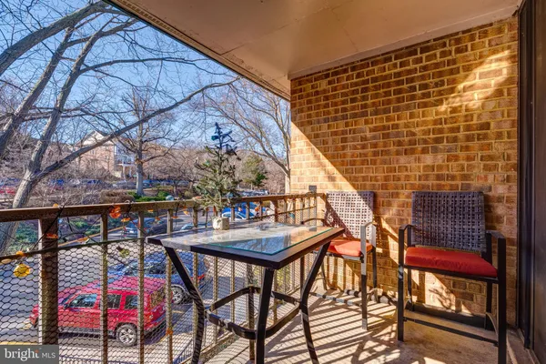 $319,999 | 517 North Armistead Street, Unit 303, Alexandria, VA 22312
