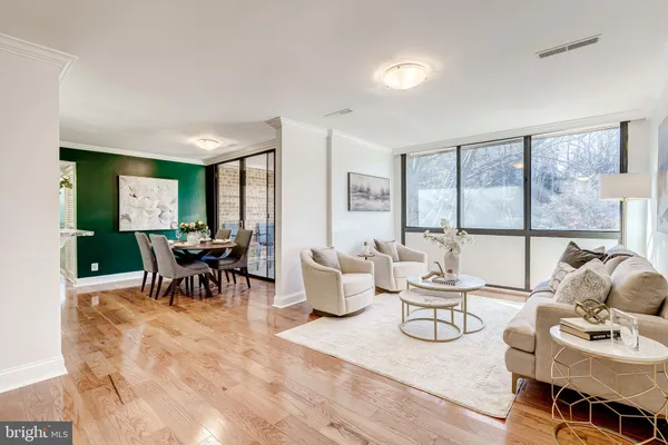 $319,999 | 517 North Armistead Street, Unit 303, Alexandria, VA 22312