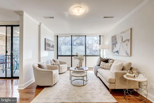 $319,999 | 517 North Armistead Street, Unit 303, Alexandria, VA 22312