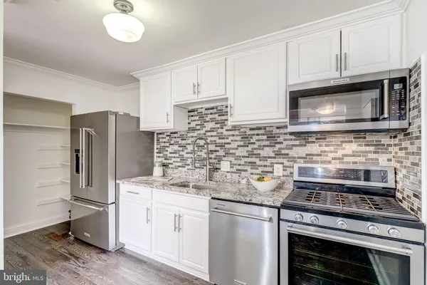 $319,999 | 517 North Armistead Street, Unit 303, Alexandria, VA 22312