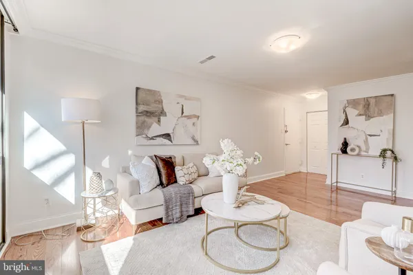 $319,999 | 517 North Armistead Street, Unit 303, Alexandria, VA 22312