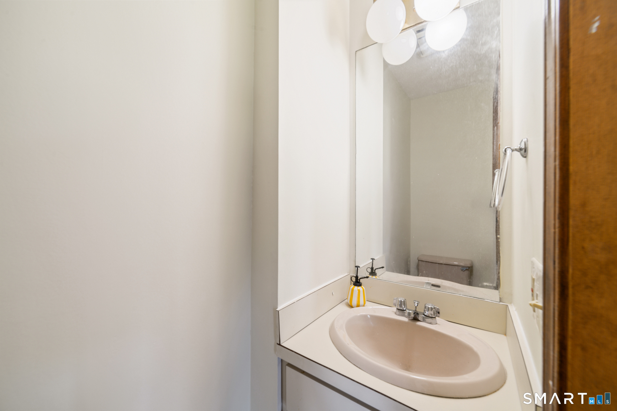 817 Woodtick Road, Unit 1A Waterbury, CT 06705 - Photo 11 of 26
