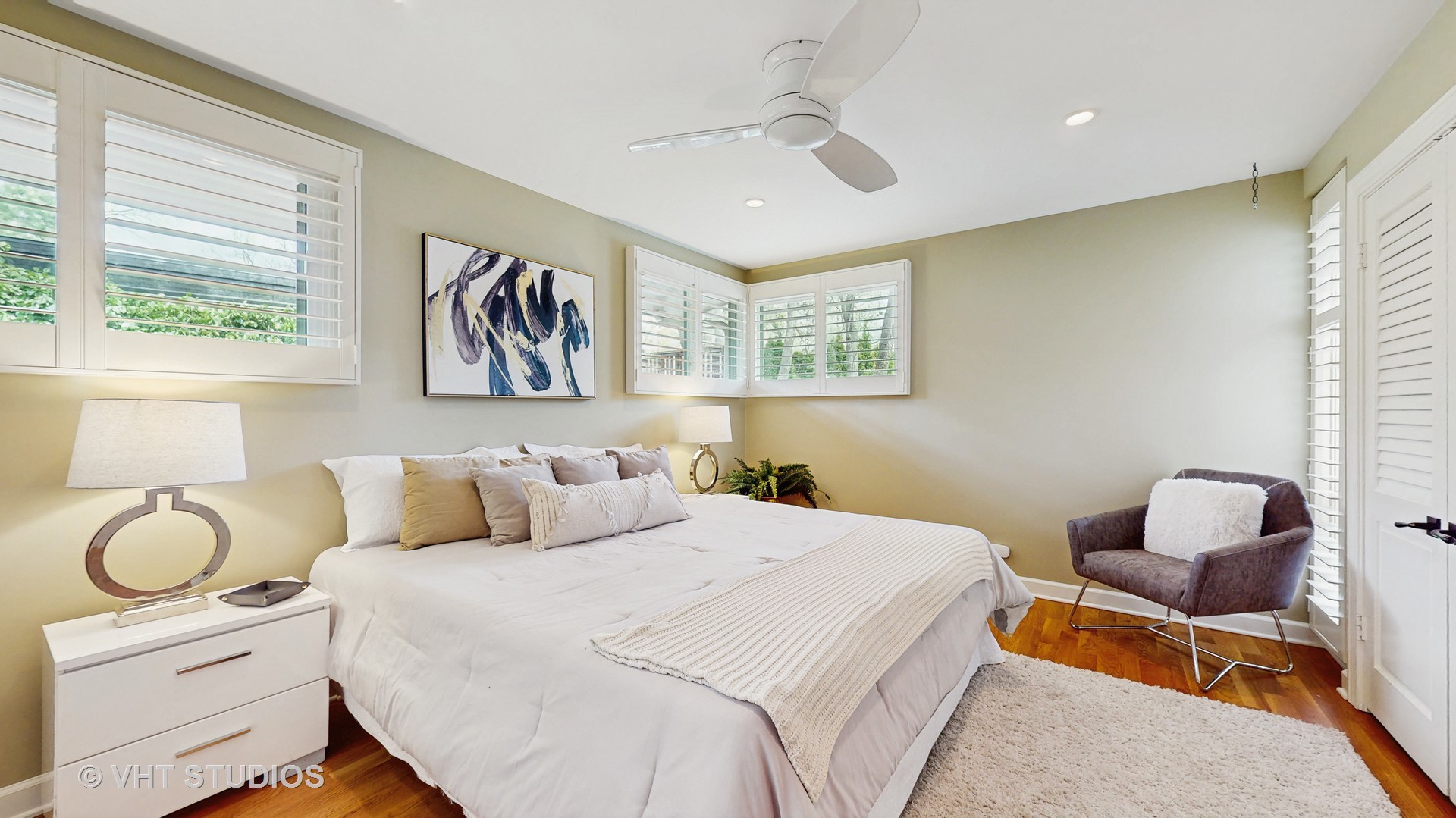 1321 Sheridan Road Wilmette, IL 60091 - Photo 17 of 36 a bedroom with a bed and chair with a large windows