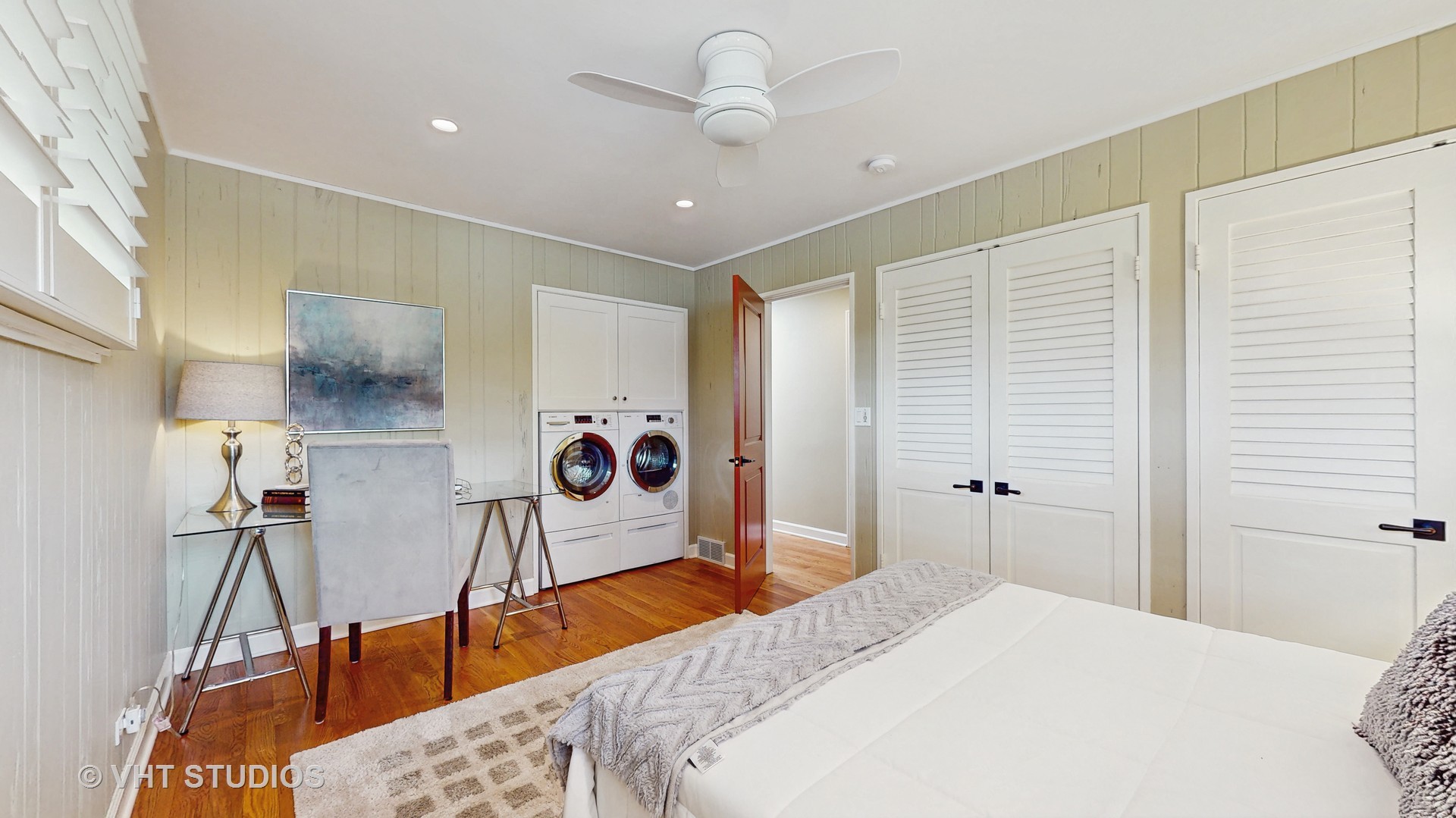 1321 Sheridan Road Wilmette, IL 60091 - Photo 22 of 36 a bedroom with a bed and a chandelier