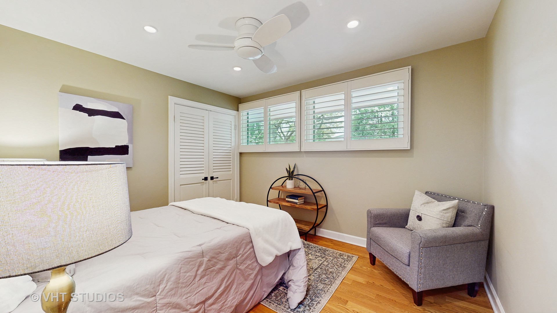 1321 Sheridan Road Wilmette, IL 60091 - Photo 23 of 36 a bedroom with a bed and a couch