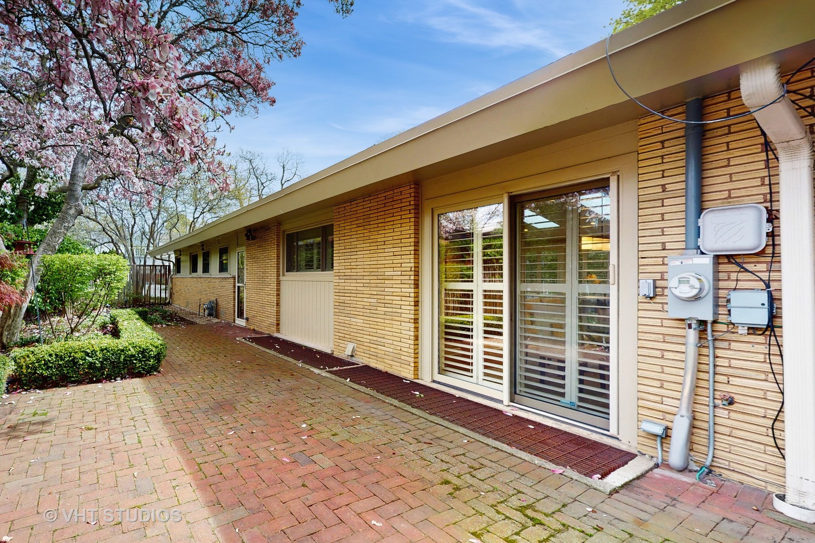 1321 Sheridan Road Wilmette, IL 60091 - Photo 29 of 36 a view of a house with a yard