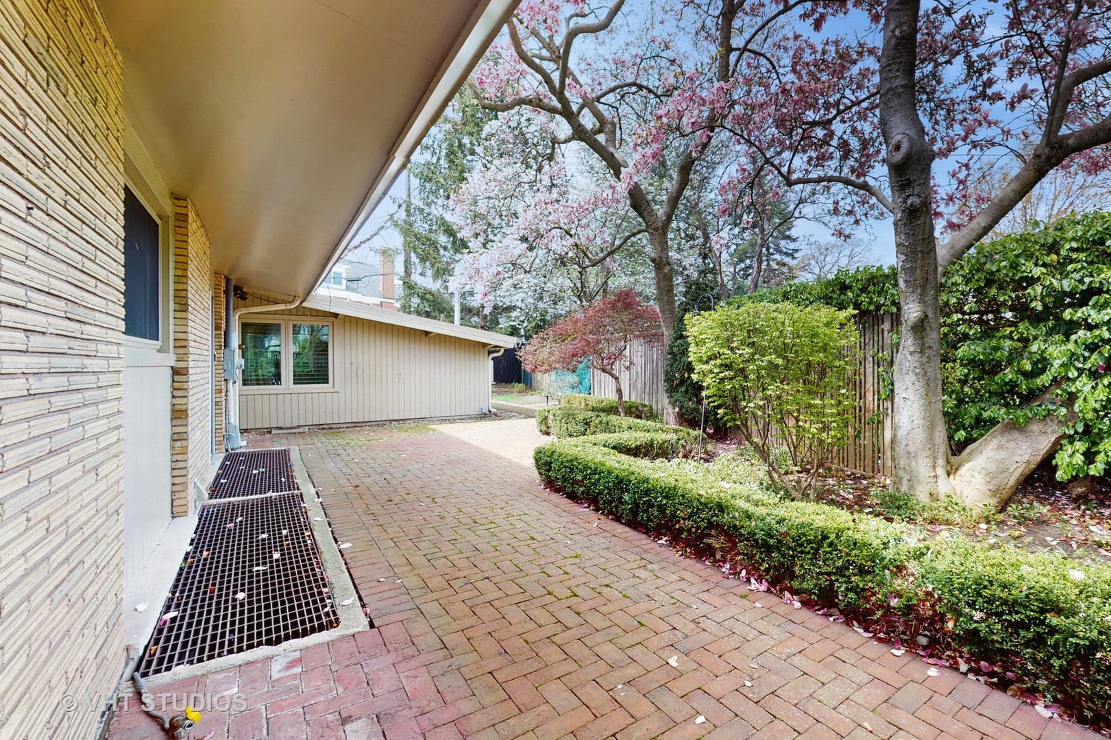 1321 Sheridan Road Wilmette, IL 60091 - Photo 30 of 36 a view of backyard with plants and trees