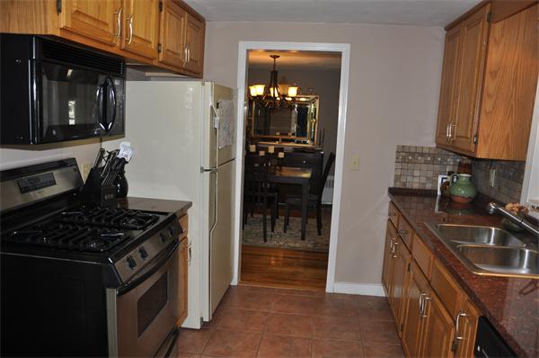 8 Appledor Road Framingham, MA 01701 - Photo 5 of 21 Gallery Image 5
