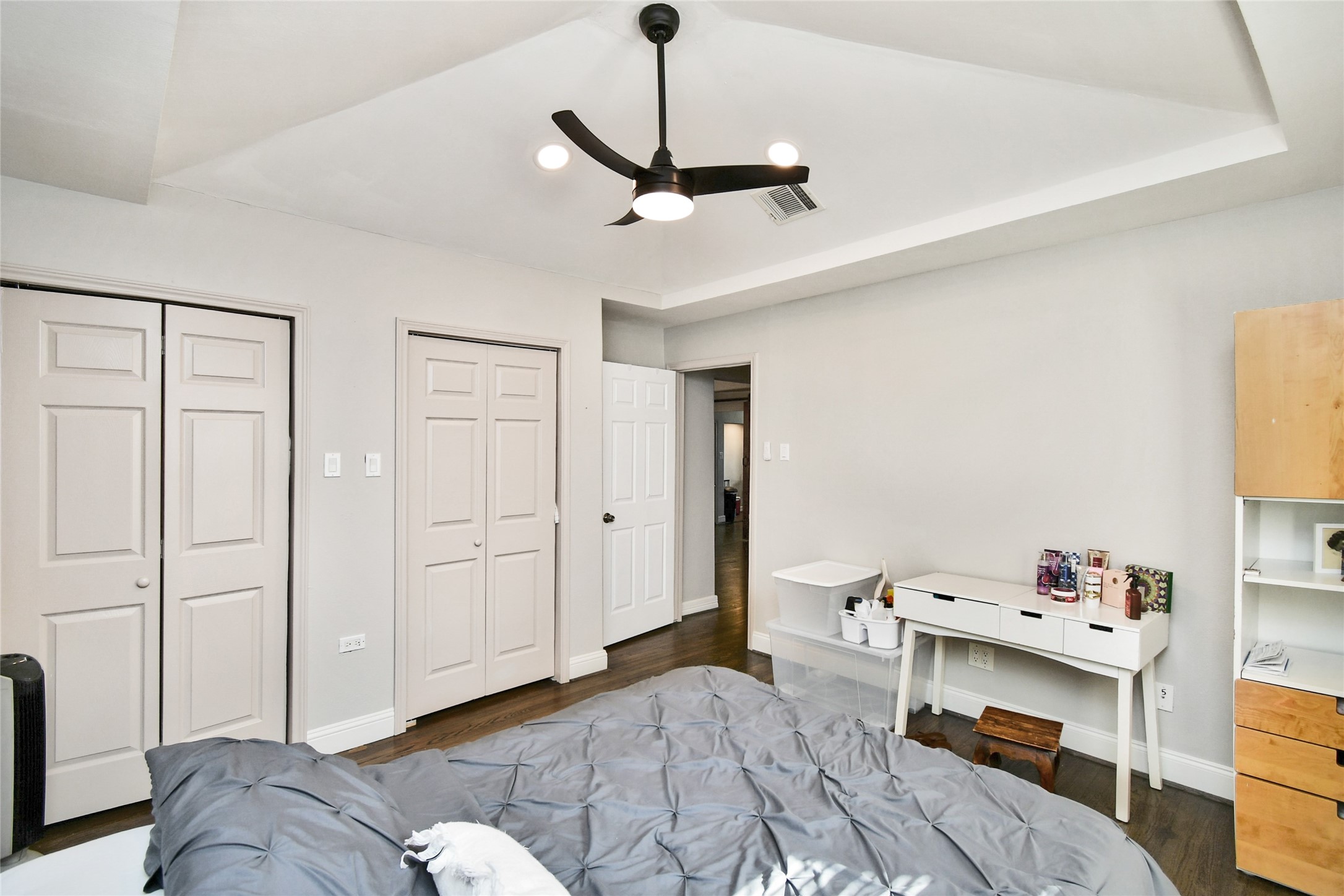 5035 North Freeway Houston, TX 77022 - Photo 12 of 38 a bedroom with a bed and a chandelier
