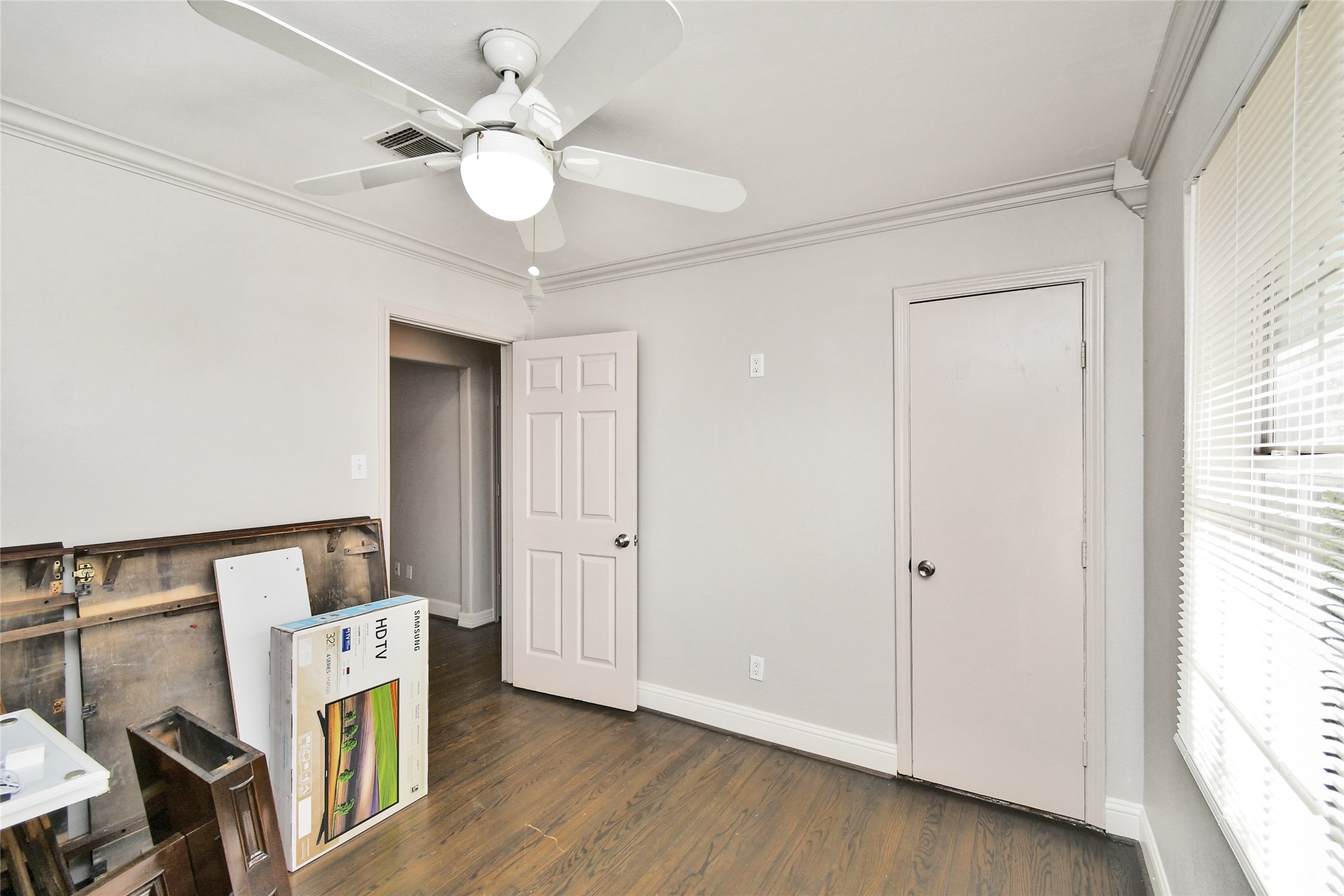 5035 North Freeway Houston, TX 77022 - Photo 14 of 38 a view of an empty room with a window and wooden floor